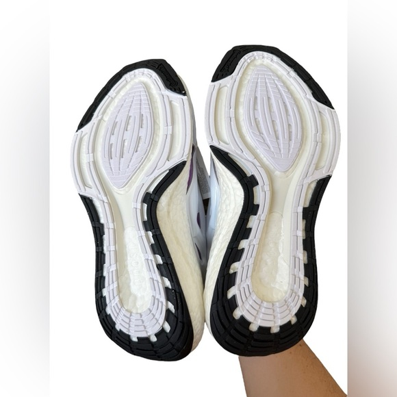 NIB Adidas by Stella McCartney Women’s Ultraboost 22 Running Shoes White/Purple - Picture 9 of 10